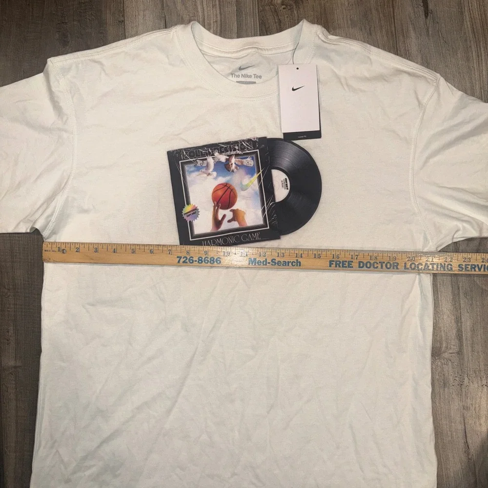 Nike Tee Harmonic‎ Game Graphic Shirt Mens Medium White Loose Fit NWT